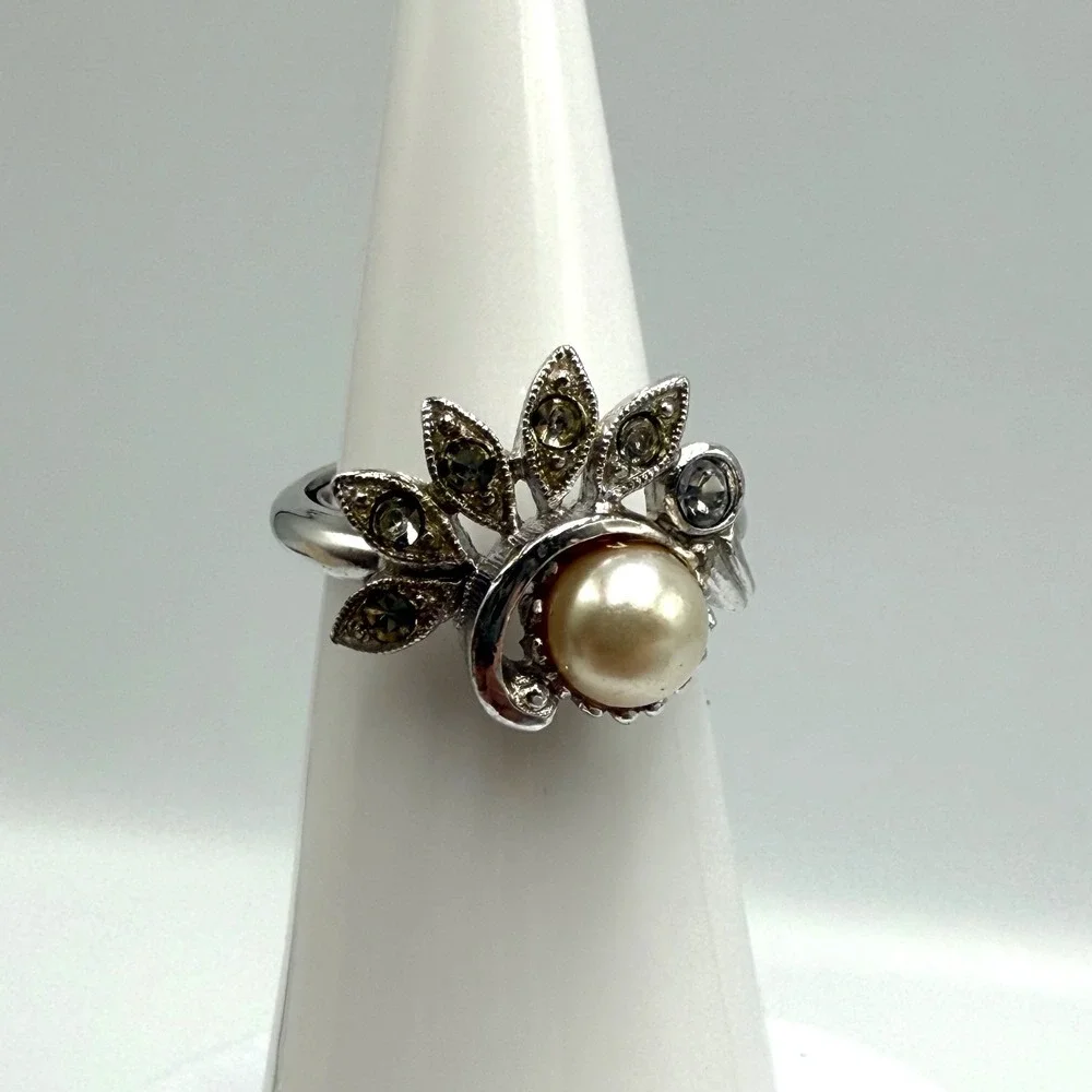 Avon Vintage Silver Tone Faux Pearl Rhinestone Sunburst‎ Bypass Ring Size 4.25